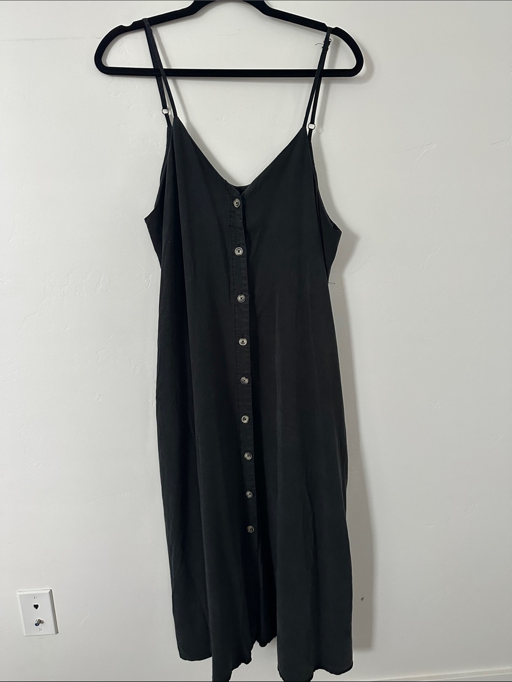 Veveret Button Up Black Dress